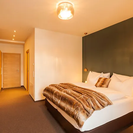 מלון Lederer Boutique 4*