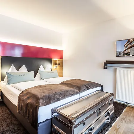 Lederer Boutique 4* קפרון