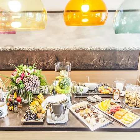 Lederer Boutique 4* קפרון