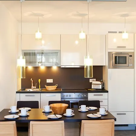 Lederer Boutique מלון 4*